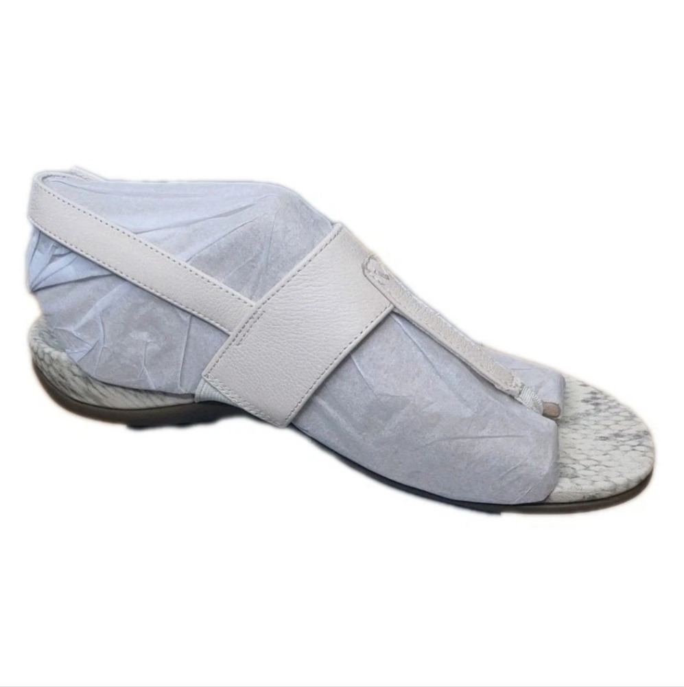 Vionic Tala Pale Leather Sandals Woman 9 Wide Supportive T-Strap Slingback NIB - Picture 3 of 8